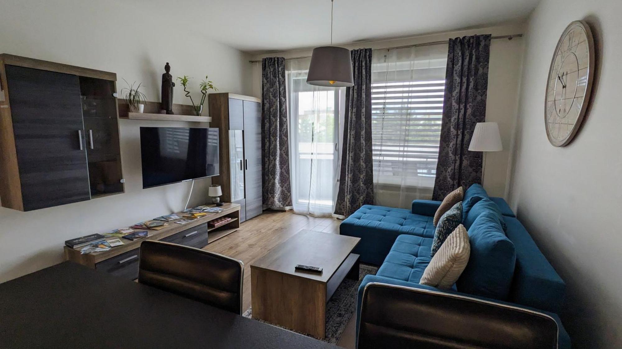 E2 Luxury Oldtown Apt - 2X Parking, Foodstore, Pcscreen, Netflix, Unlimited Music, Crib, Babychair, Fastwifi, Aircon Kosice Ngoại thất bức ảnh