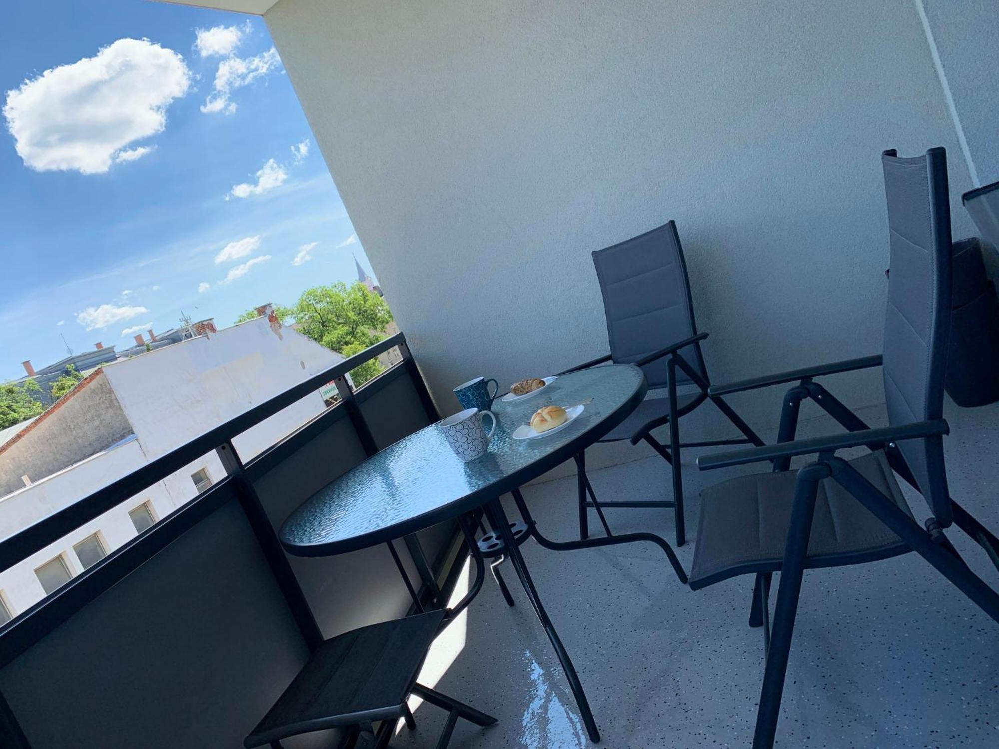 E2 Luxury Oldtown Apt - 2X Parking, Foodstore, Pcscreen, Netflix, Unlimited Music, Crib, Babychair, Fastwifi, Aircon Kosice Ngoại thất bức ảnh