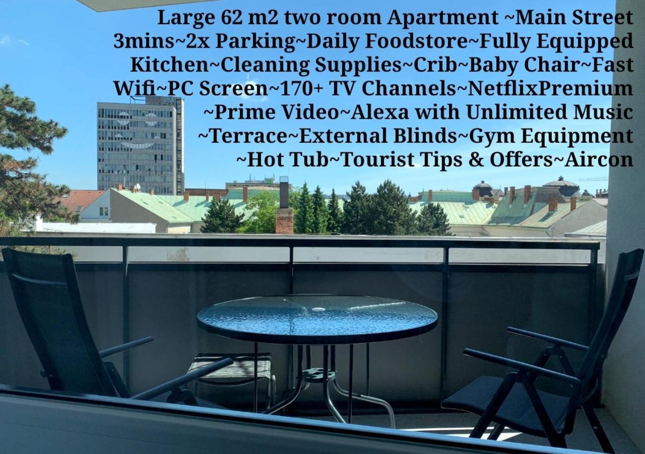 E2 Luxury Oldtown Apt - 2X Parking, Foodstore, Pcscreen, Netflix, Unlimited Music, Crib, Babychair, Fastwifi, Aircon Kosice Ngoại thất bức ảnh